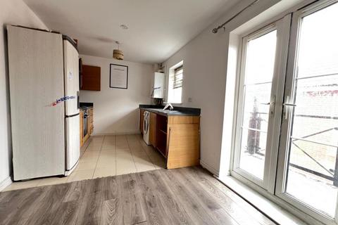 2 bedroom flat for sale, Piper Way, Ilford