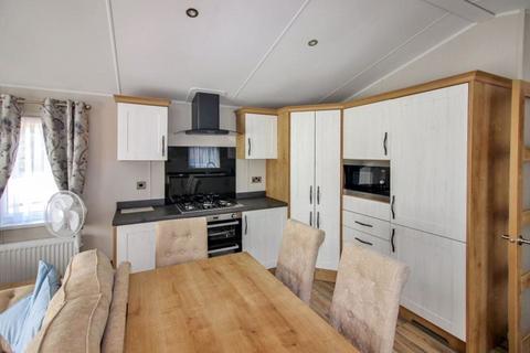 undefined, Swallow Lakes, Little London GL17