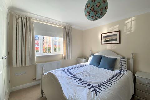 2 bedroom ground floor flat to rent, Medhurst Way, Littlemore