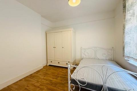 undefined, Yew Tree Road, Slough, Berkshire, SL1 2AA