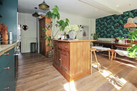 5 bedroom character property for sale, Millwall Place, Sandwich, Kent, CT13 9BQ
