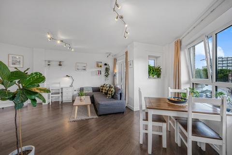 1 bedroom flat for sale, Dreadnought Court, 247 Lower Road, London, SE8