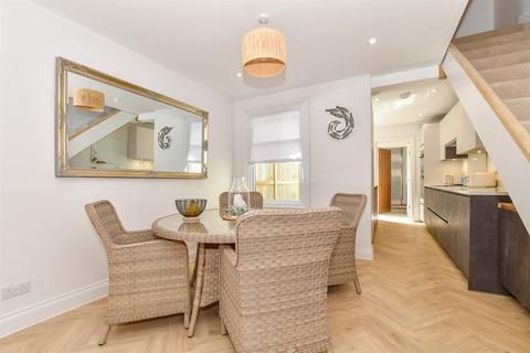 4 Cobden Road, Hythe, CT21 6EY