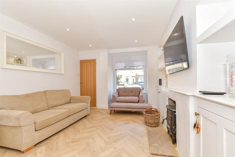 4 Cobden Road, Hythe, CT21 6EY