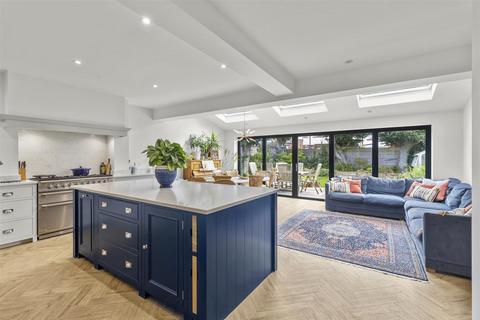 15 Harecroft Road, Otley, LS21 2BG