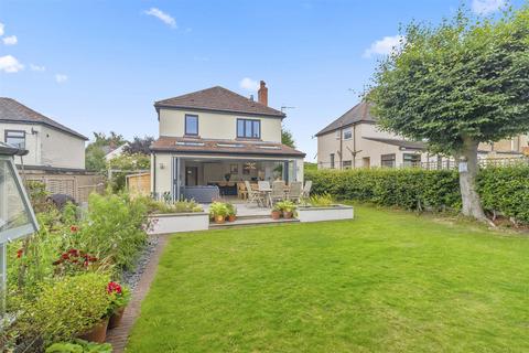 15 Harecroft Road, Otley, LS21 2BG
