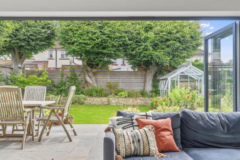 15 Harecroft Road, Otley, LS21 2BG