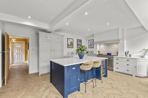 15 Harecroft Road, Otley, LS21 2BG