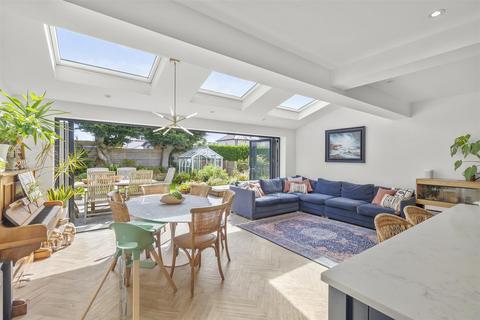 15 Harecroft Road, Otley, LS21 2BG