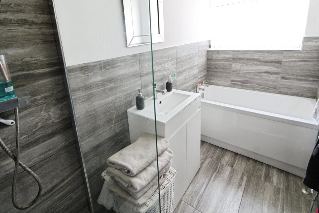 Bath/Shower Room