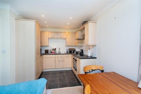 5 Caraway Drive, Meanwood, Leeds, LS6 4RX