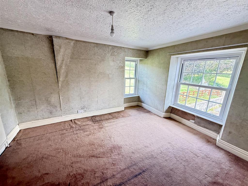 Front bedroom 3
