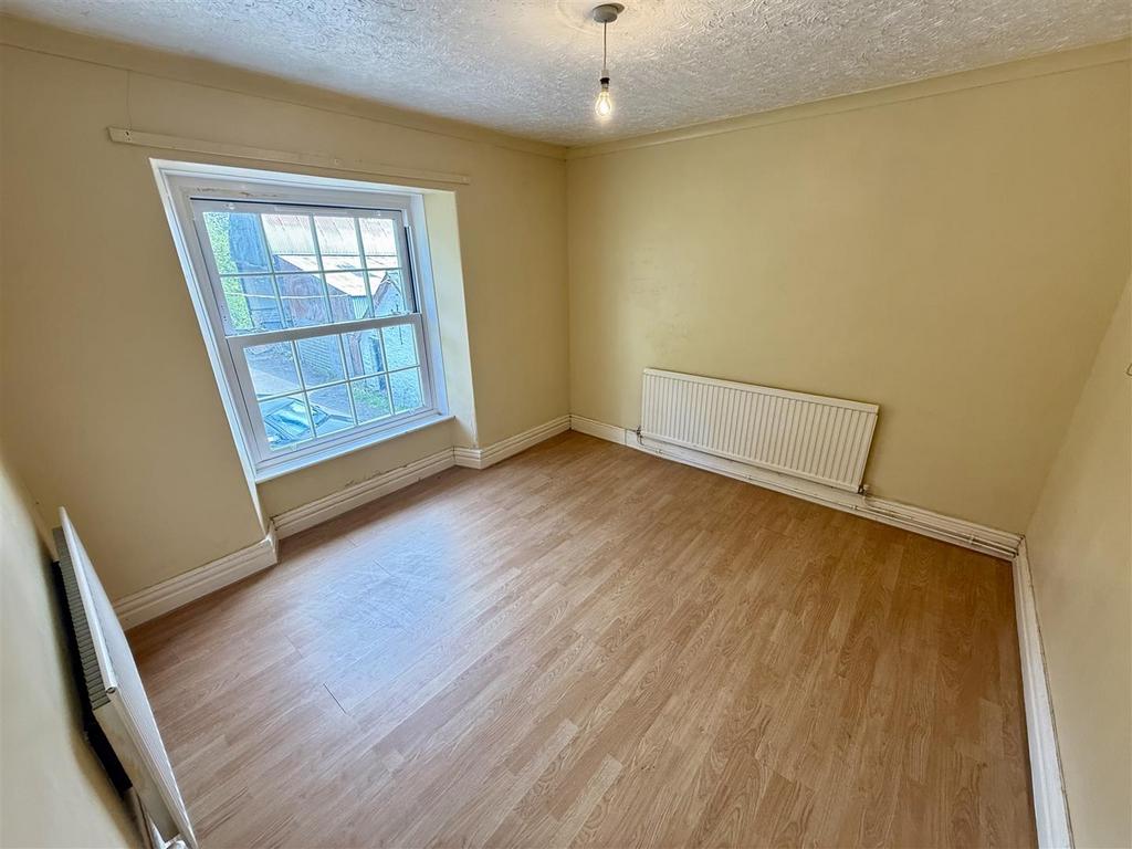 Front bedroom 1