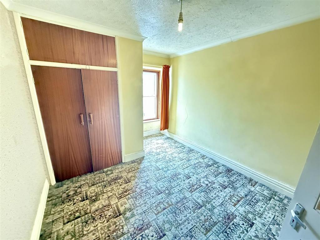 Rear bedroom