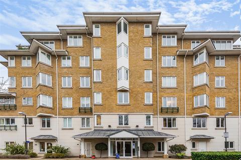 3 bedroom apartment to rent, Strand Drive, Kew, Richmond