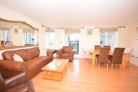 3 bedroom apartment to rent, Strand Drive, Kew, Richmond