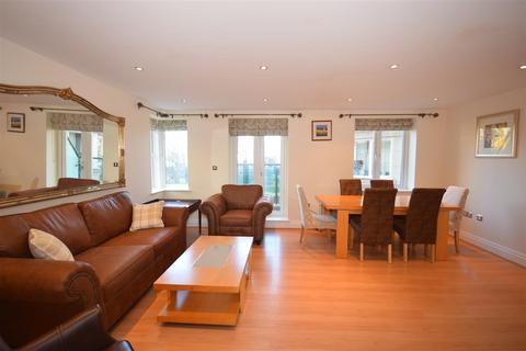 3 bedroom apartment to rent, Strand Drive, Kew, Richmond
