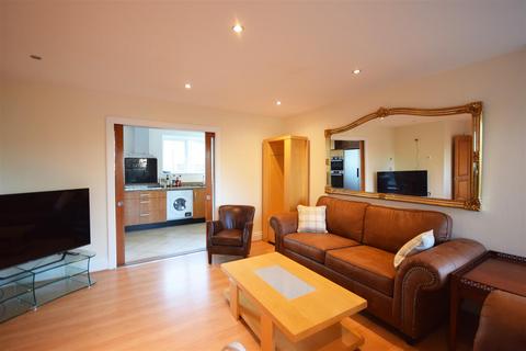 3 bedroom apartment to rent, Strand Drive, Kew, Richmond