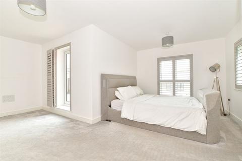 4 bedroom semi-detached house for sale, Baddlesmere Drive, Kings Hill, West Malling, Kent
