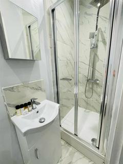Studio to rent, Gowan Road, Harlsden