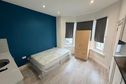 Studio to rent, Gowan Road, Harlsden