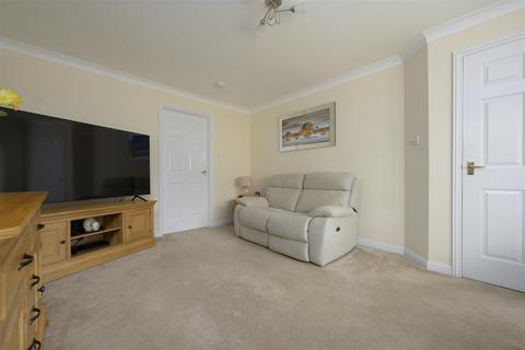 22 Beauly Crescent, KY11 8GW
