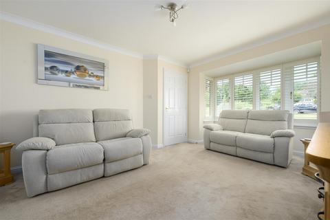 22 Beauly Crescent, KY11 8GW
