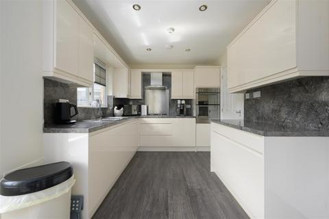 22 Beauly Crescent, KY11 8GW