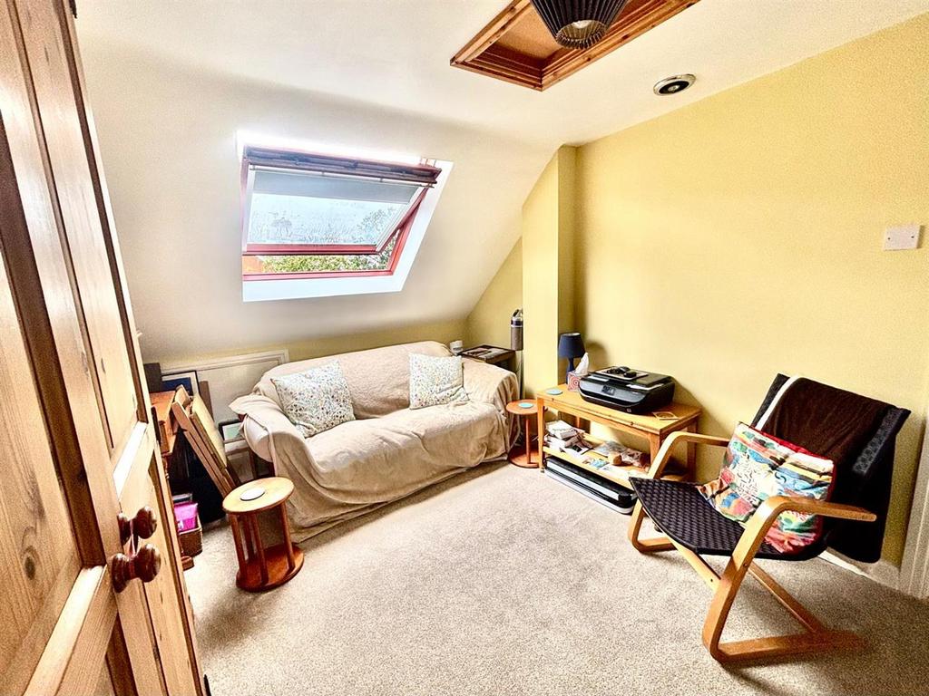 Bedroom 2/ Office