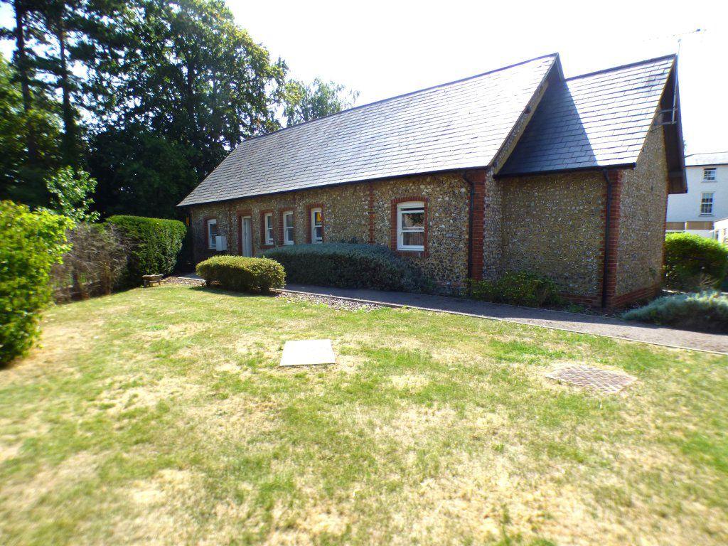 Rose Cottage, Rectory Lane Little... 2 bed bungalow - £1,850 pcm (£427 pw)