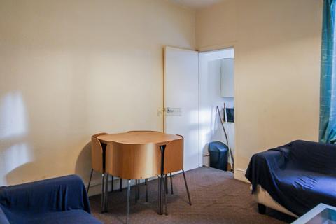 3 bedroom terraced house to rent, Gleave Road, Birmingham B29