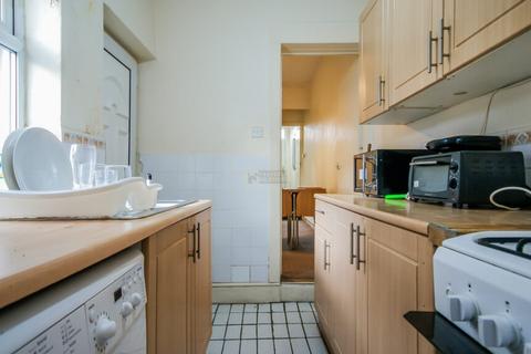 3 bedroom terraced house to rent, Gleave Road, Birmingham B29