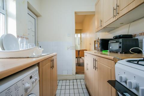 3 bedroom terraced house to rent, Gleave Road, Birmingham B29