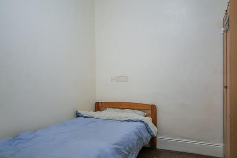 3 bedroom terraced house to rent, Gleave Road, Birmingham B29