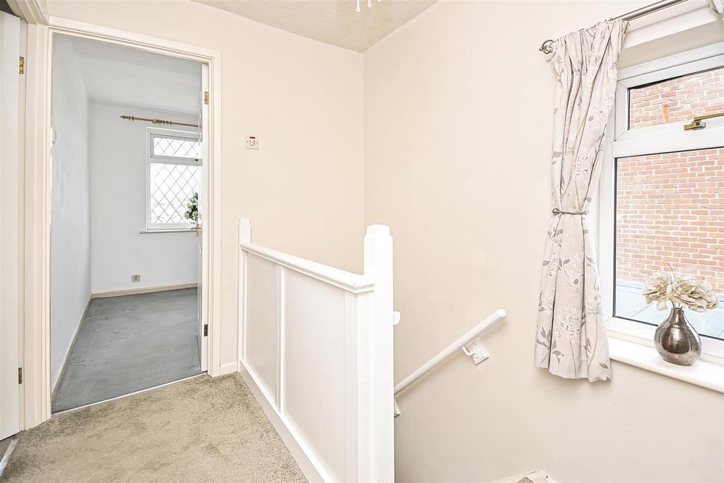 13 Angus Avenue Landing.jpg