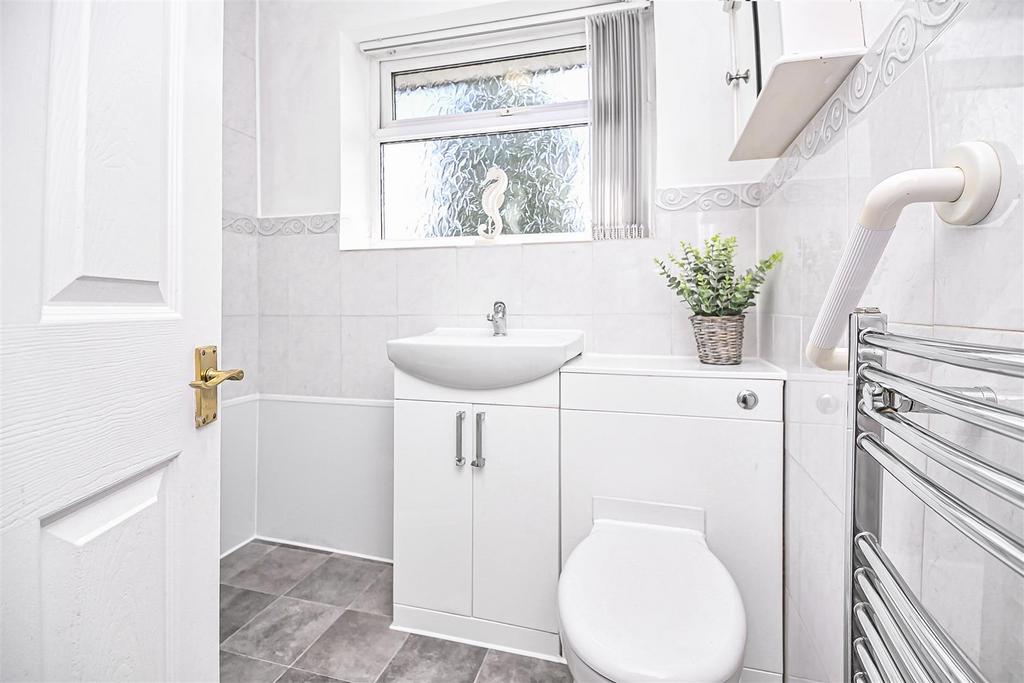 13 Angus Avenue Bathroom (1).jpg