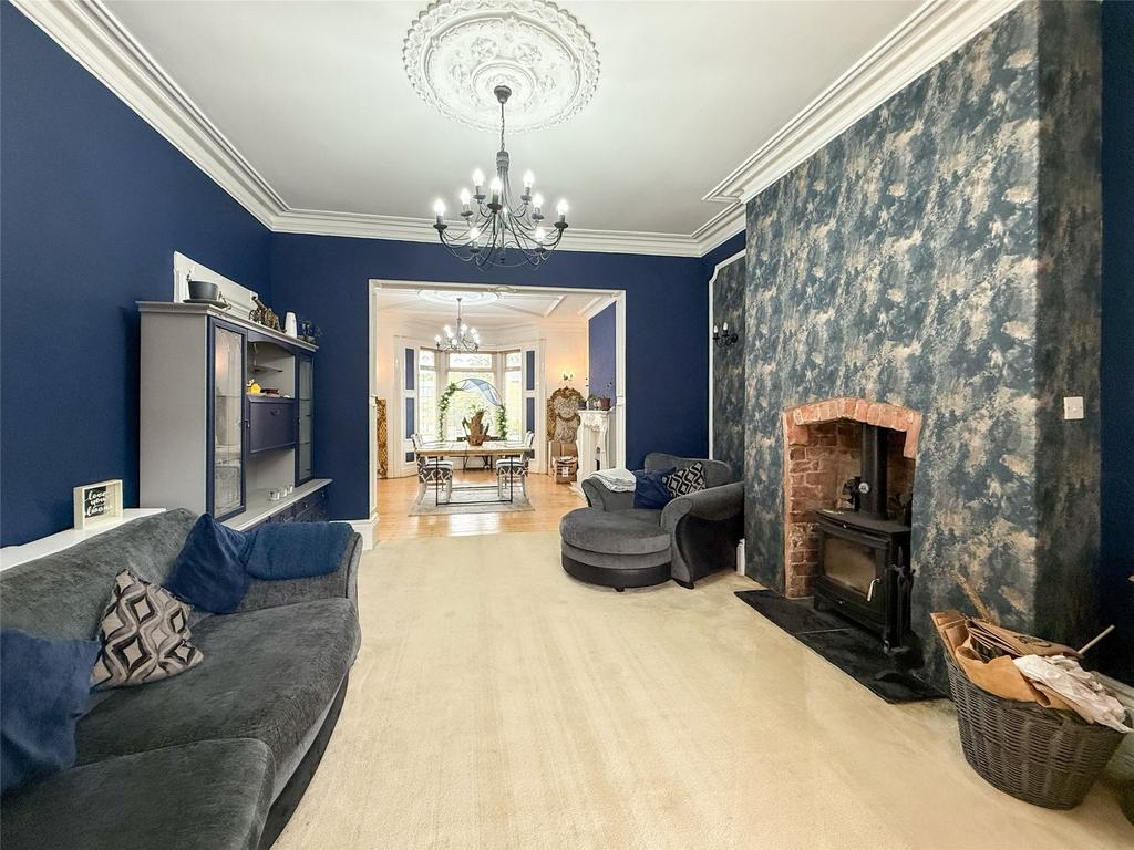 Lounge/Dining Room