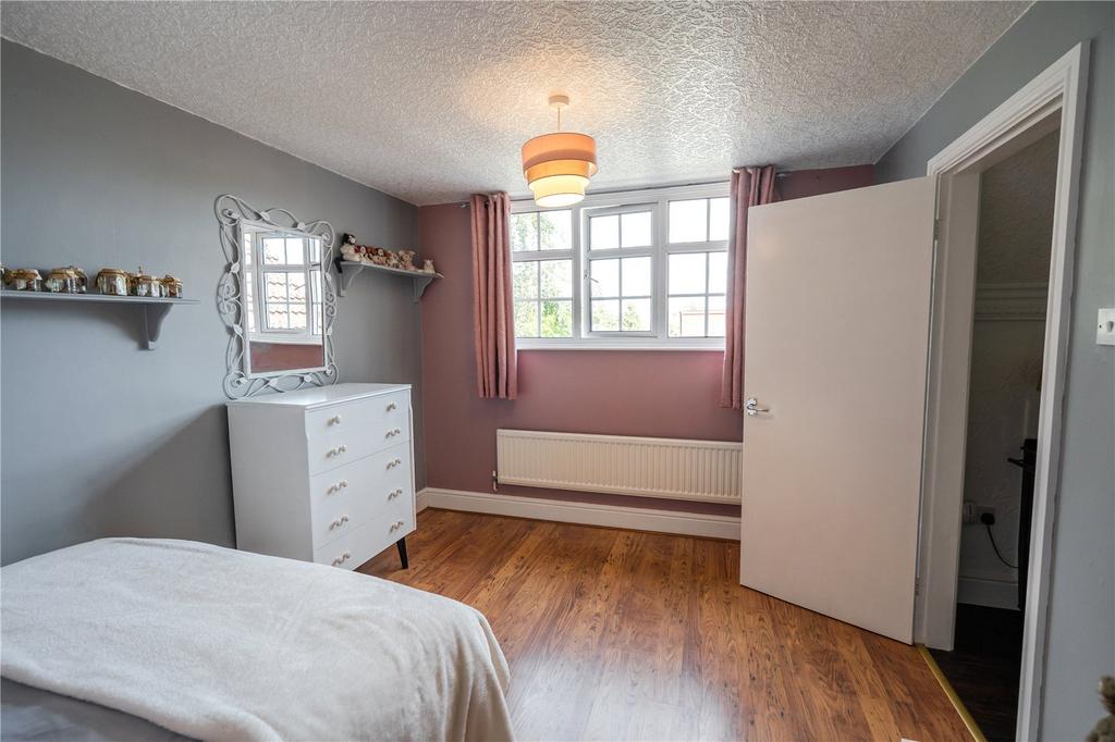 Bedroom 2 (2)