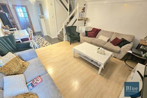 105 Redwood Estate, Hounslow, TW5 9PW