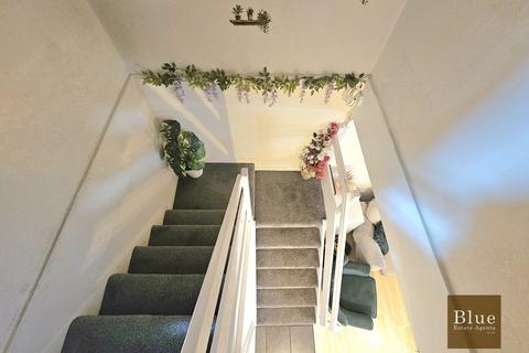 105 Redwood Estate, Hounslow, TW5 9PW