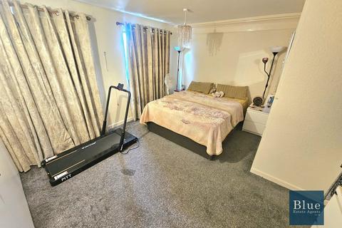 105 Redwood Estate, Hounslow, TW5 9PW
