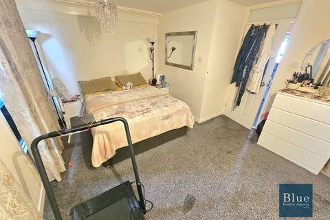 105 Redwood Estate, Hounslow, TW5 9PW