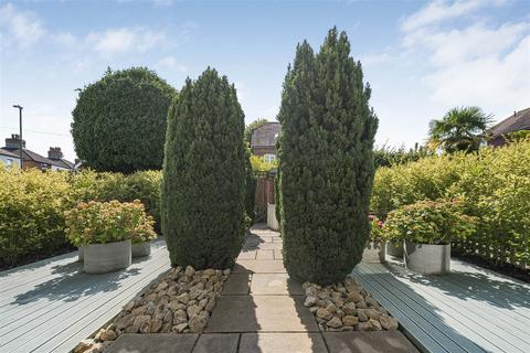 5 Tylers Path, Carshalton, SM5 2JB