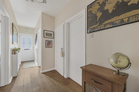 5 Tylers Path, Carshalton, SM5 2JB