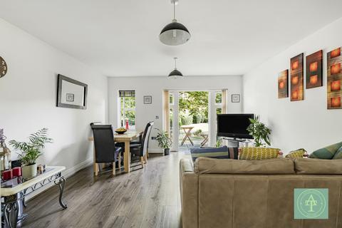1 bedroom flat for sale, Chelmsford Road, Southgate, London, N14