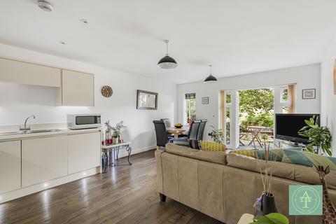 1 bedroom flat for sale, Chelmsford Road, Southgate, London, N14