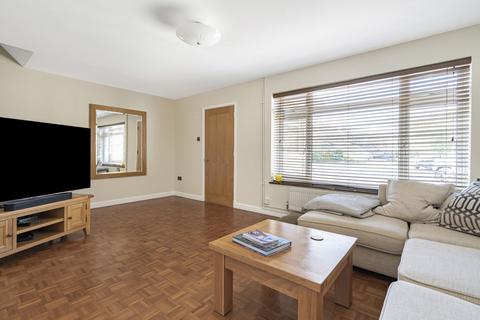 4 bedroom detached house for sale, Chestnut Close, Chesterton, OX26