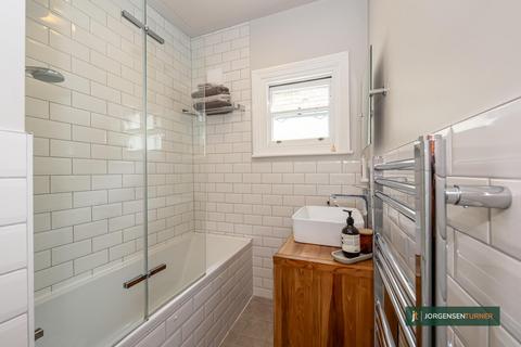 32d Oxford Road, London, NW6 5SL