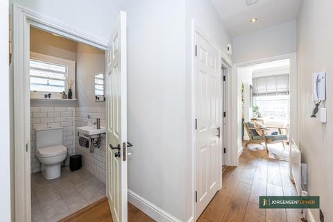 32d Oxford Road, London, NW6 5SL