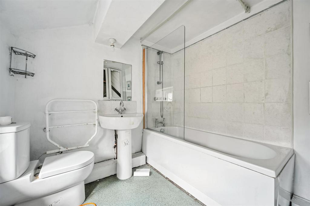 Bathroom.jpg